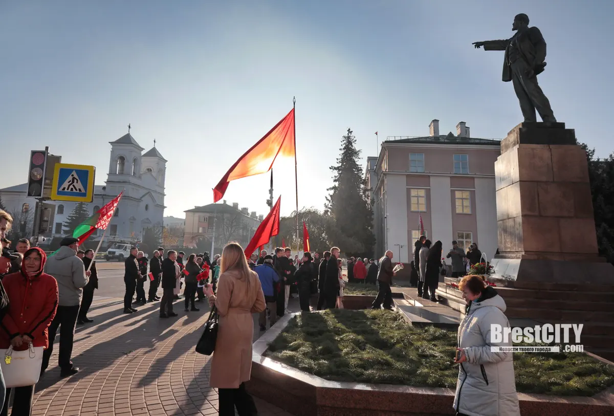 День Октябрьской революции. 7 ноября в Бресте. Смотрите фото и видео День Октябрьской революции. 7 ноября в Бресте. Смотрите фото и видео