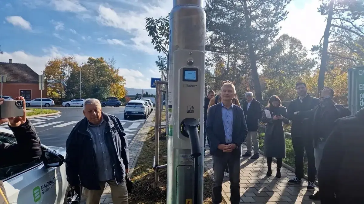 Зарядка от фонаря. Необычная заправка для электромобилей в Чехии