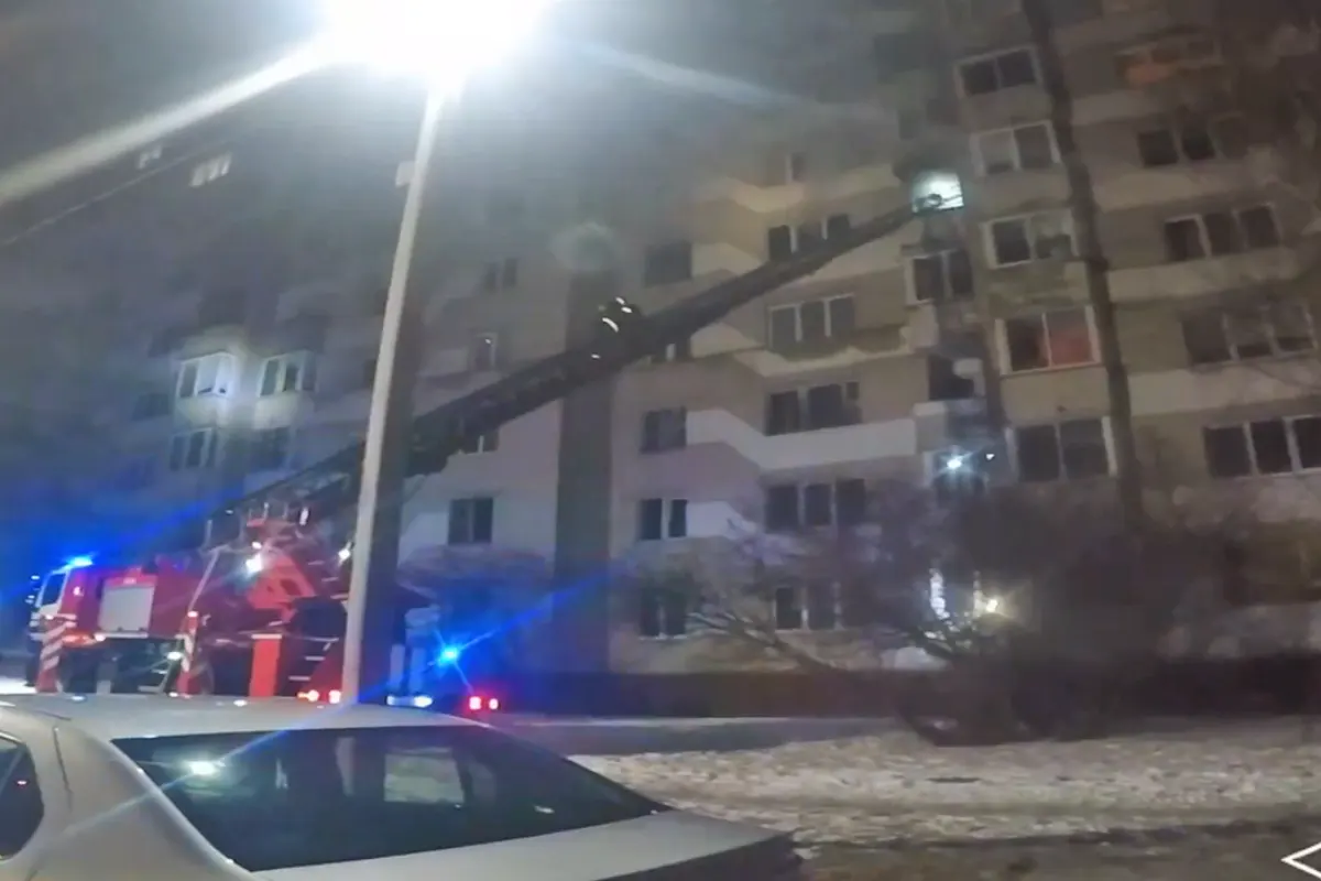 Пожар в многоэтажке в Барановичах: спасена женщина, 16 человек эвакуировали