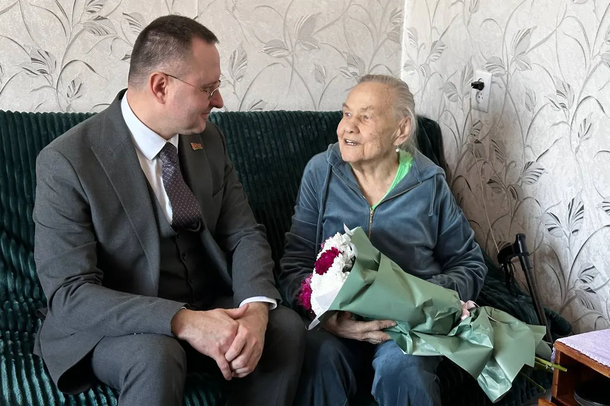 Ветерана Таисию Козырь Павловскую брестчане поздравили с 8 Марта