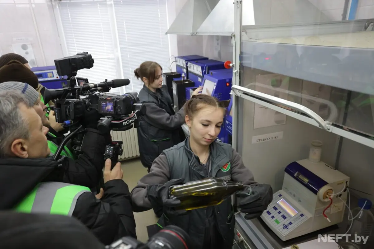 Девушка раскритиковала качество топлива АИ 95   пришлось публично извиняться