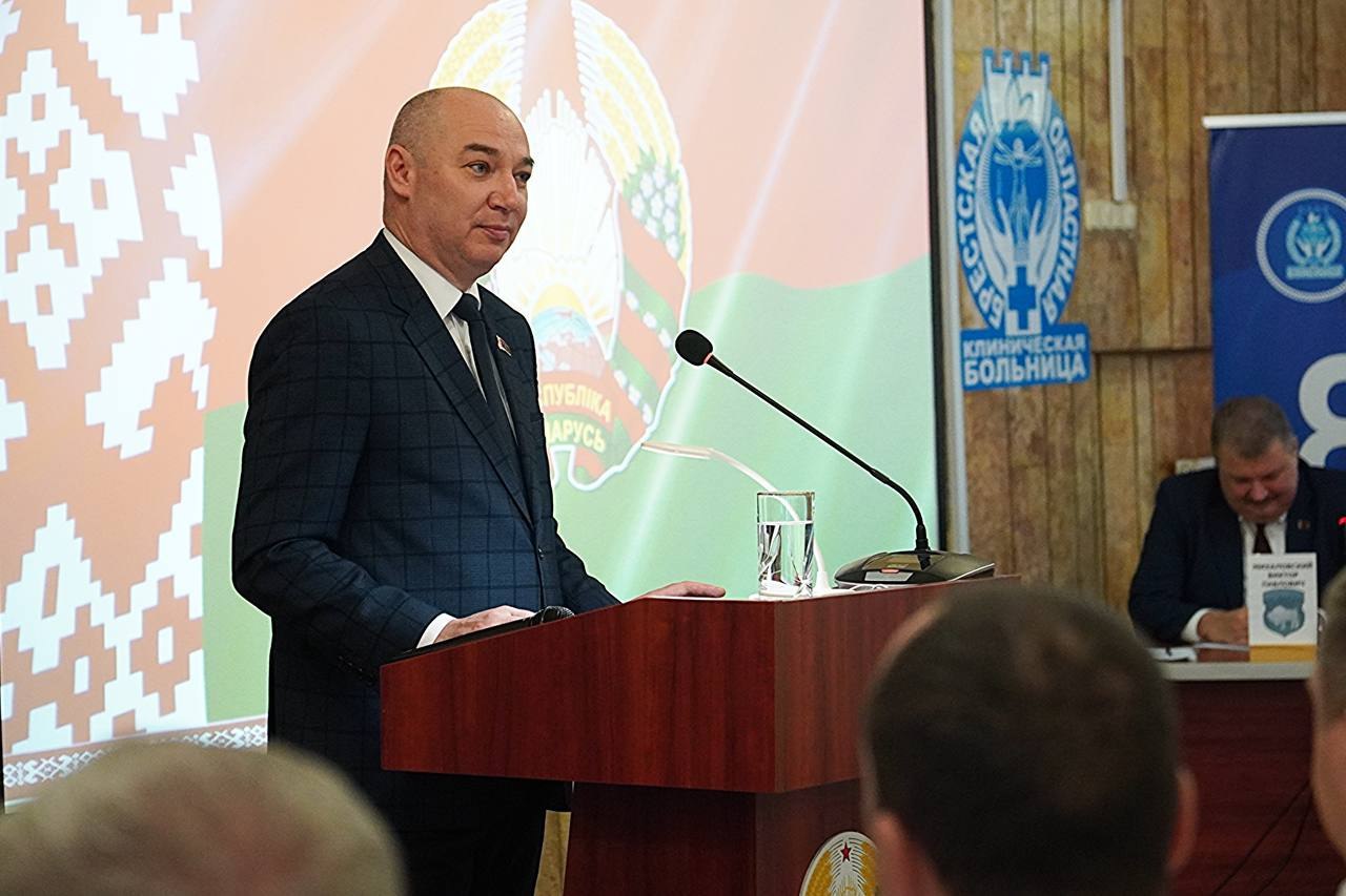 Министр здравоохранения посетил областную больницу в Бресте и пообщался с медиками