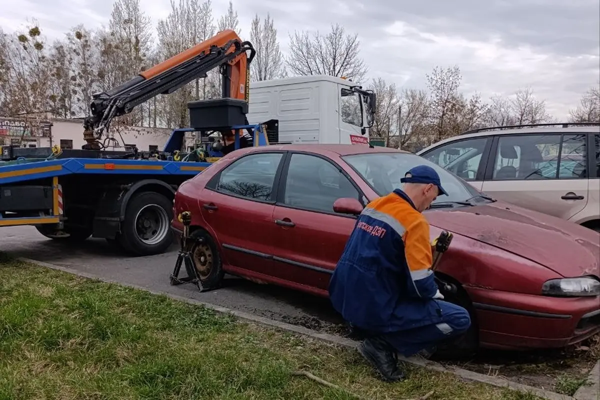 Более 60 авто, имеющих признаки неэксплуатируемых, выявлено в Ленинском районе Бреста
