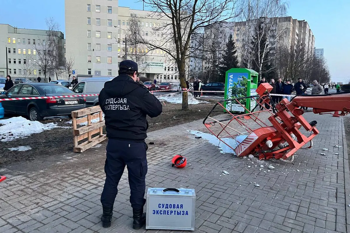 В Минске опрокинулся автогидроподъемник   травмирован рабочий