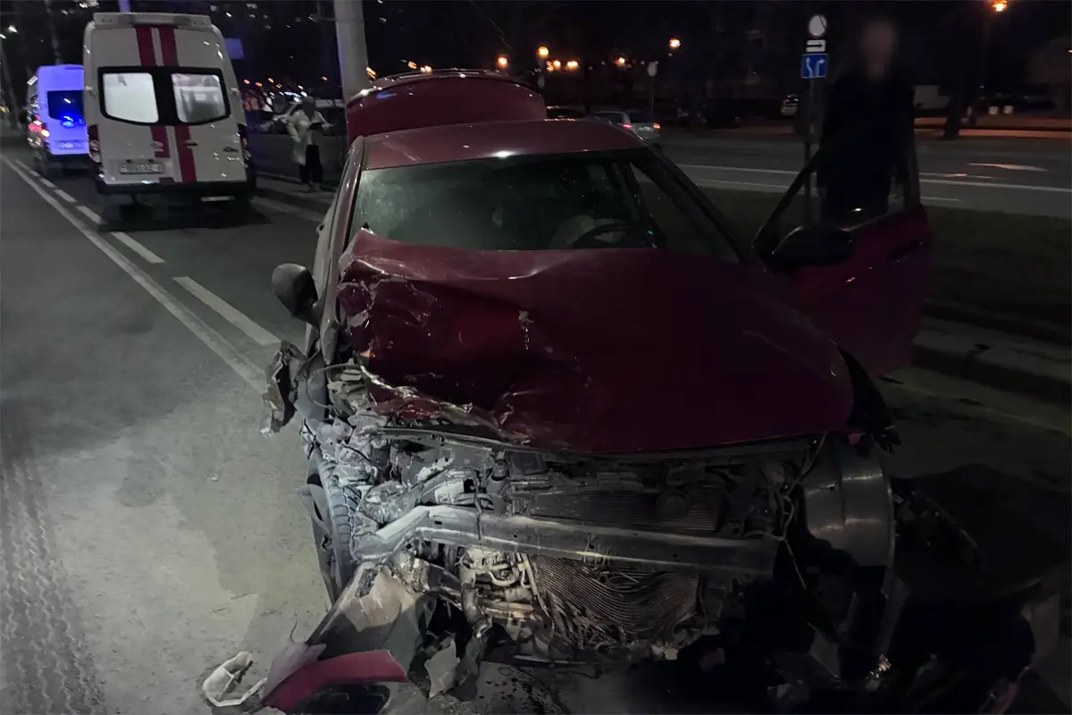 «Вылет» на красный в Минске привел к жёсткому ДТП   видео