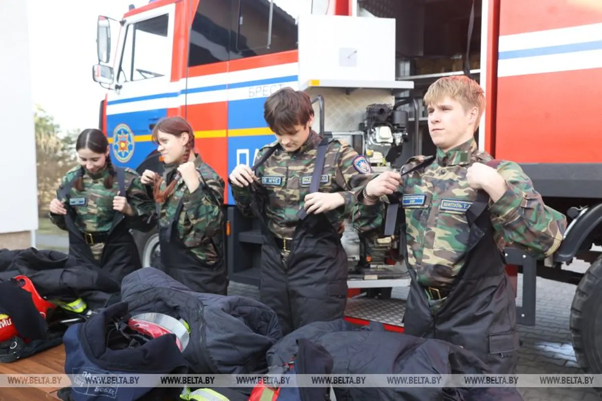 Брест. Чему спасатели учат ребят из военно патриотического клуба Зубр