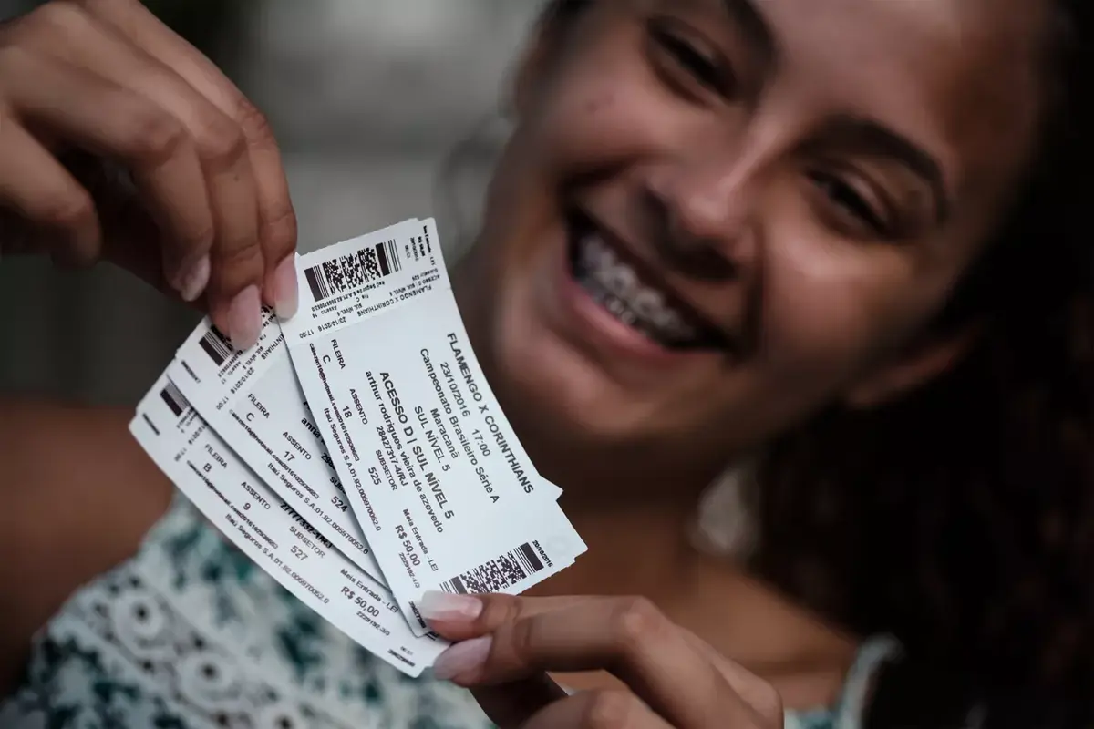 Налоговая заинтересовалась интернет спекулянтами билетов на матчи и спектакли