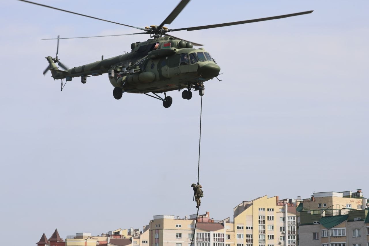 Рассекали толпу, изолировали агрессивных. Командно штабные учения в Пинске
