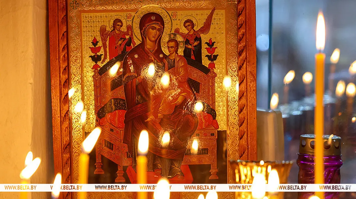 Православные верующие празднуют Благовещение Пресвятой Богородицы