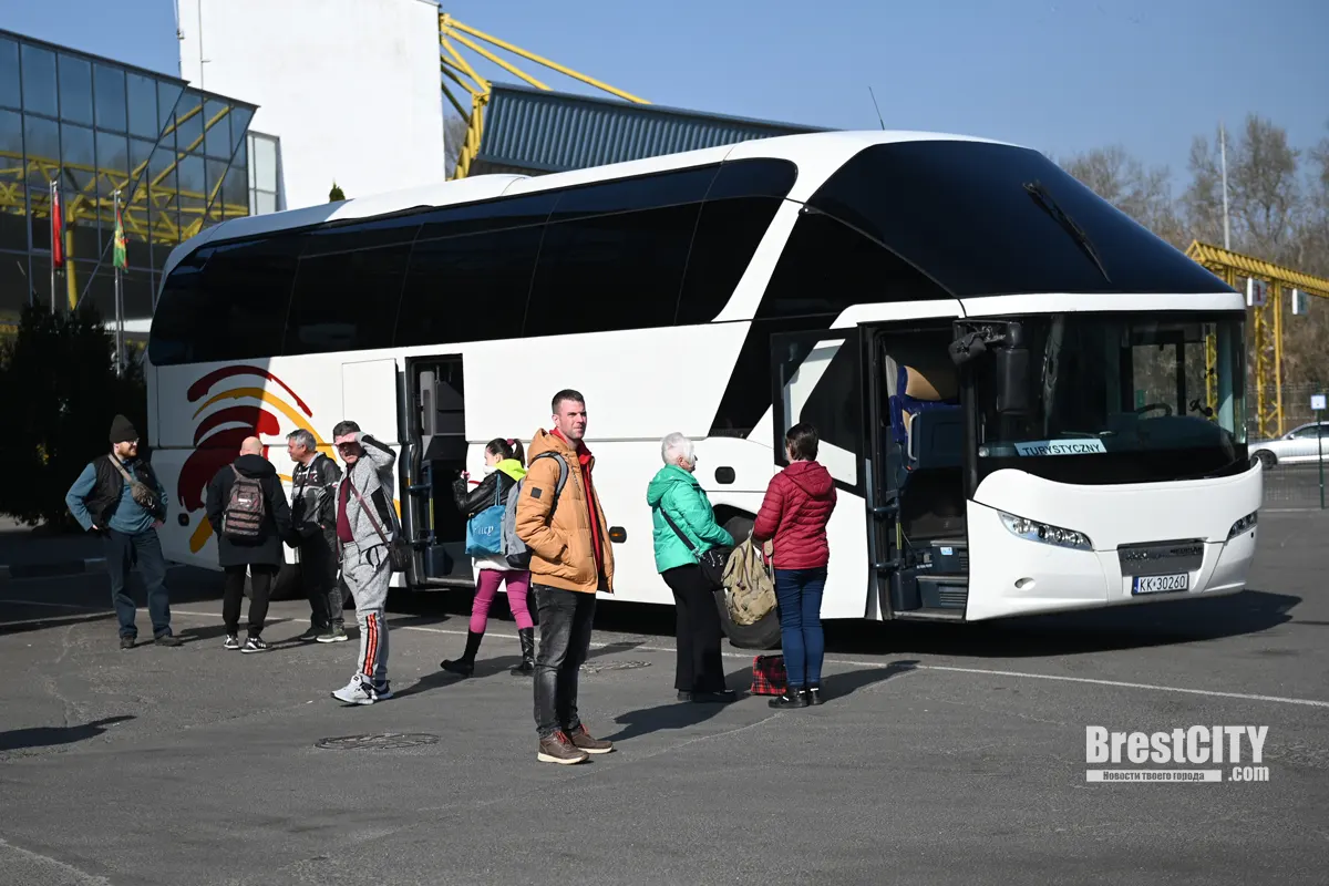 Автобусные рейсы в Польшу возвращаются: новые маршруты из Беларуси