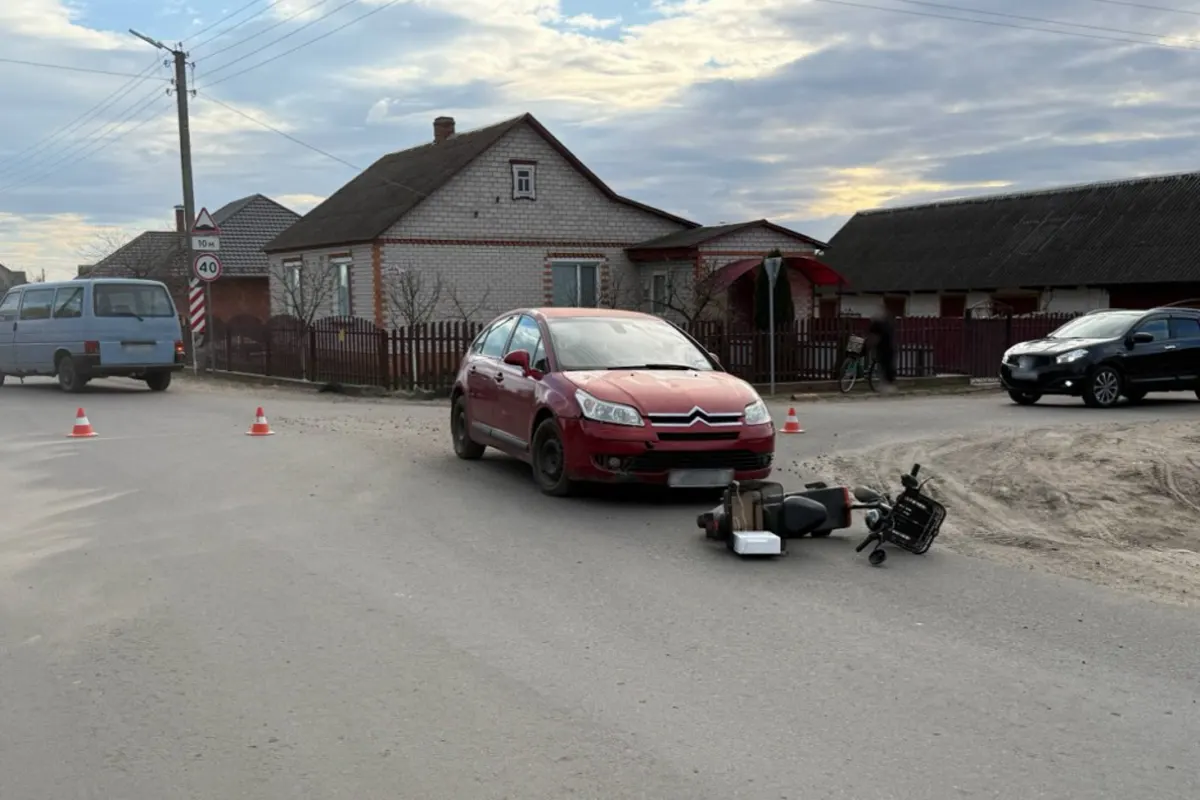 Водитель Citroen сбила женщину на электровелосипеде в Столинском районе