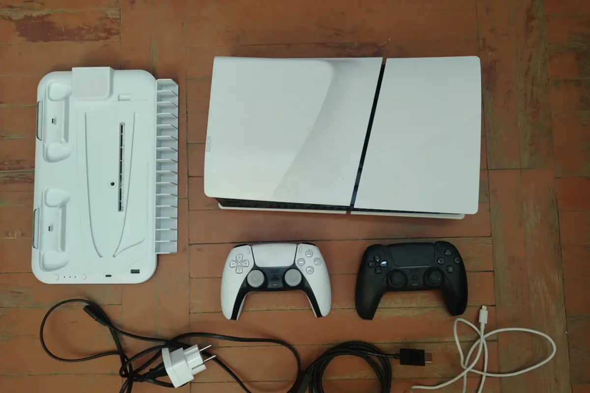 У парня пропала дорогая приставка   её украл и продал... брат