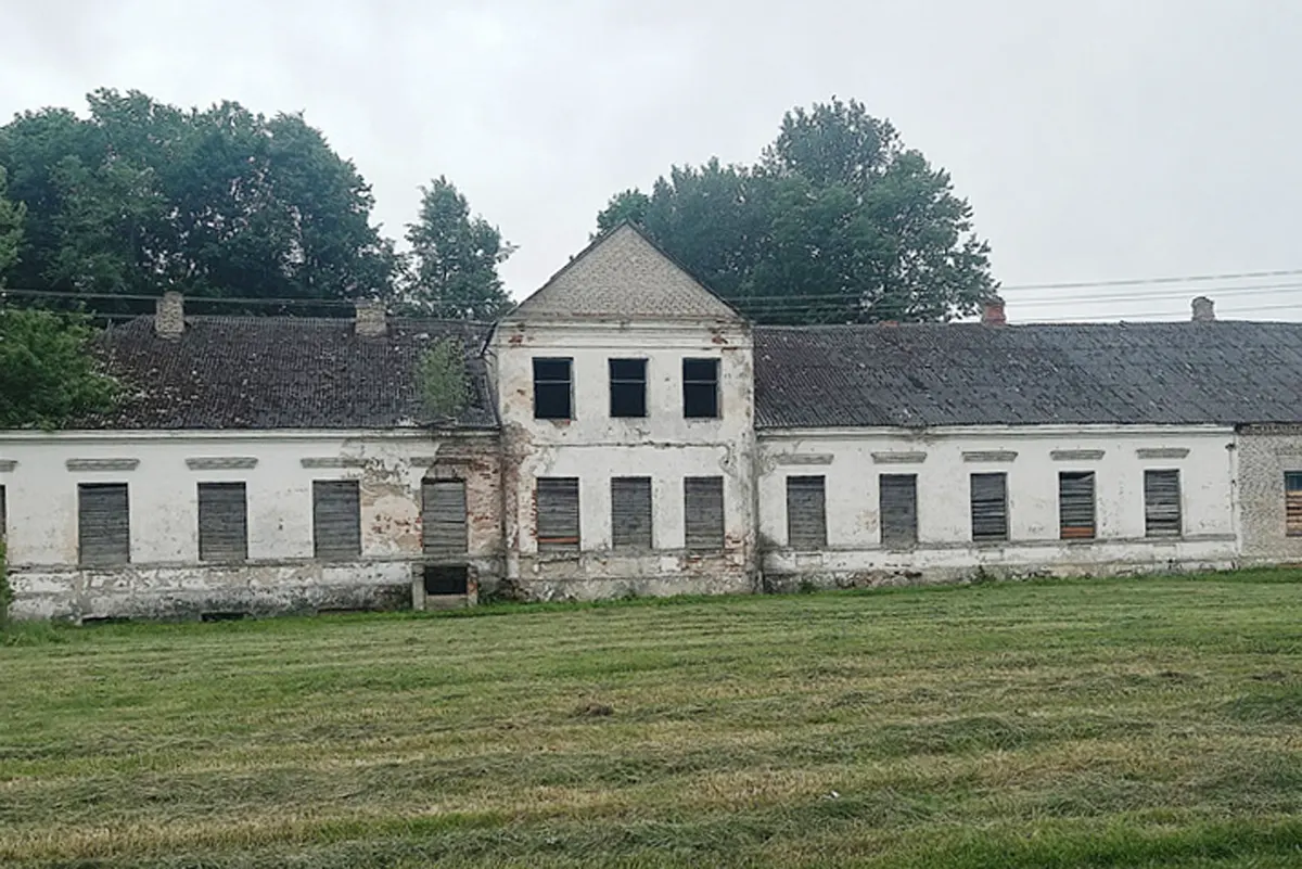 В Беларуси продают шляхетскую усадьбу на 808 квадратов. Цена смешная