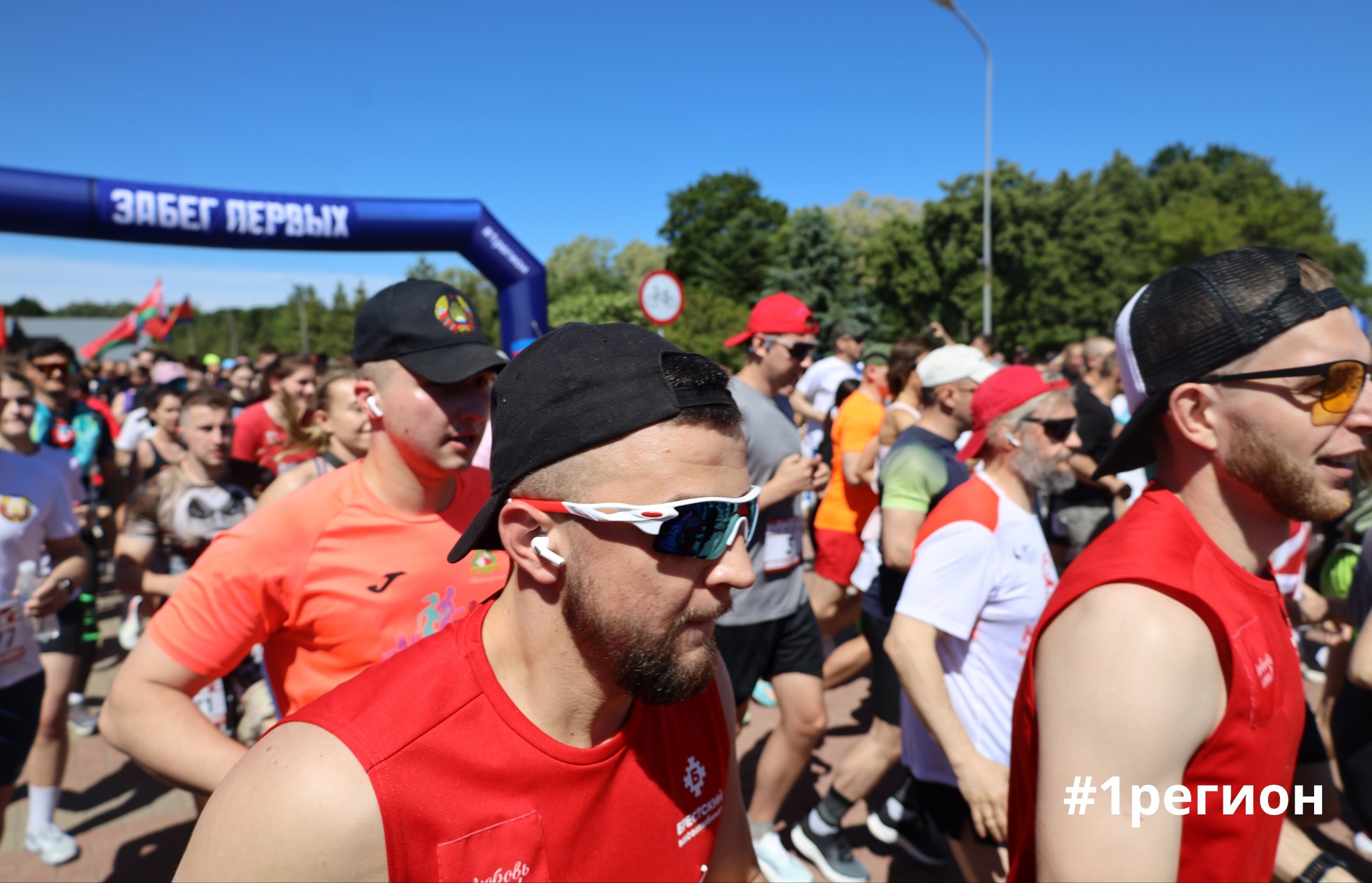 Забег Первых в Бресте собрал тысячи участников. Смотрите фото и видео