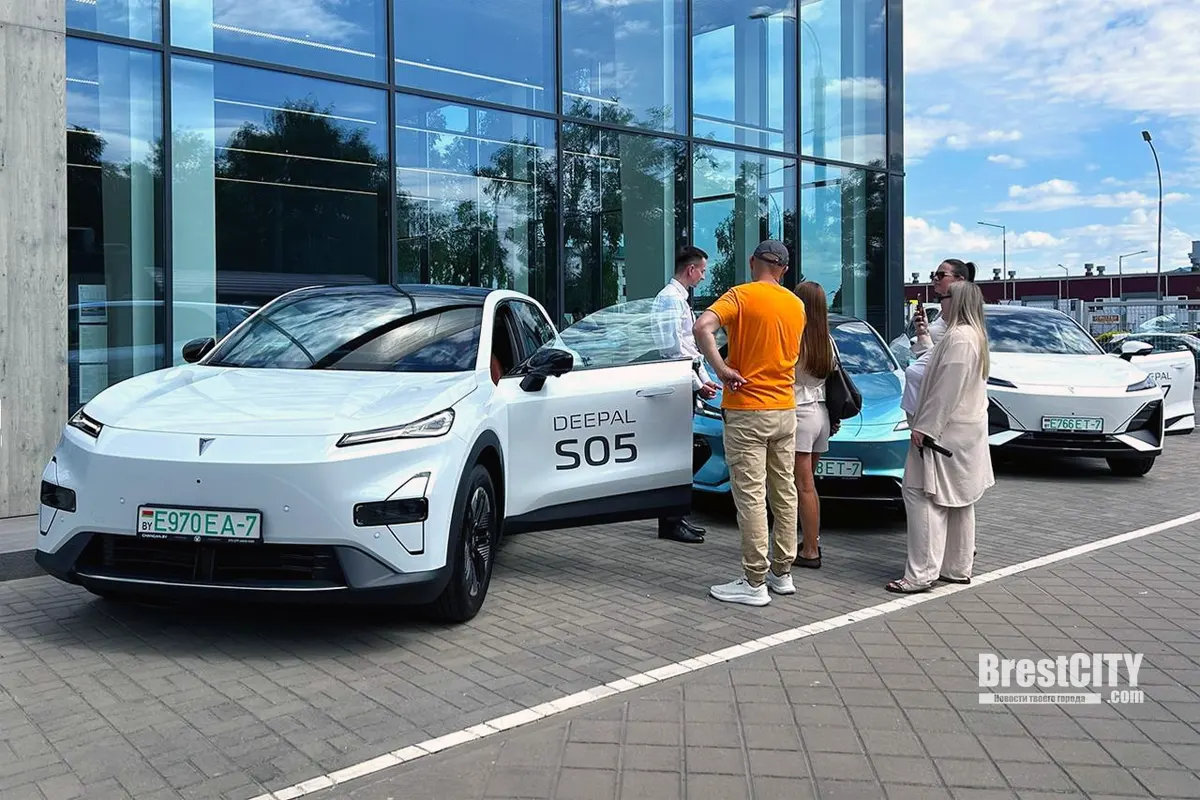 В Бресте показали мировые автоновинки и запустили бесплатные тест драйвы