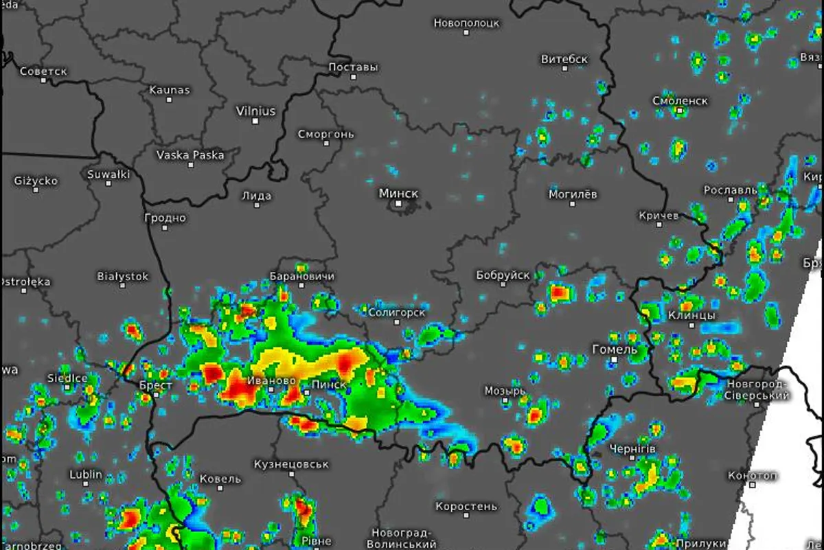 Волновой фронт разбудит погоду в понедельник: ливни и грозы