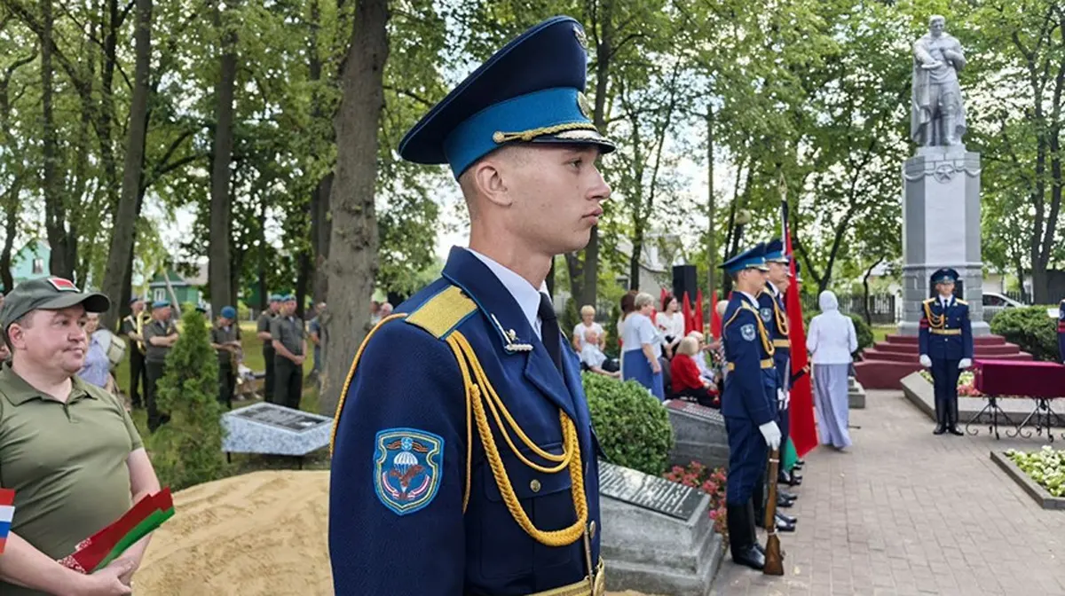 В Кобрине перезахоронили останки советского летчика, погибшего в первый день ВОВ В Кобрине перезахоронили останки советского летчика, погибшего в первый день ВОВ