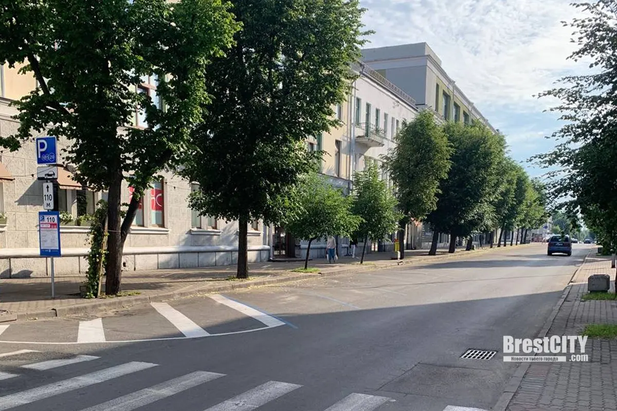 Платные парковки в центре Бреста бесплатны ещё неделю   по 28 июня