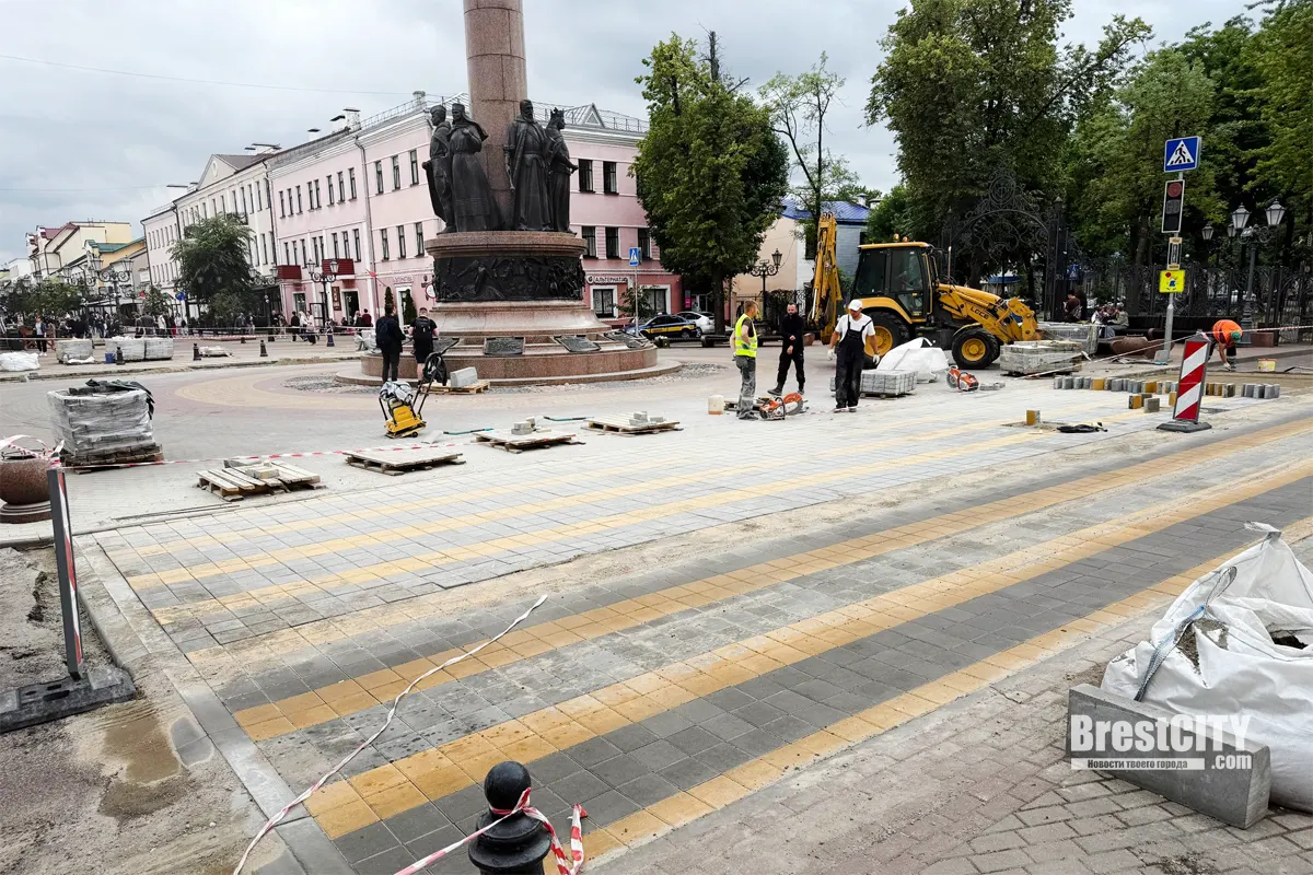 Большая зебра из плитки на Советской Бреста. Вы уже видели?