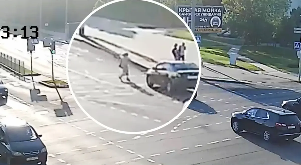 В Минске 85 летняя пенсионерка решила перебежать дорогу на красный   видео