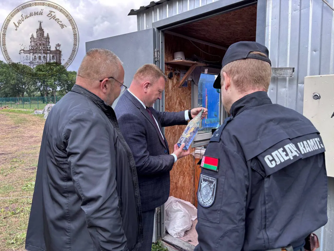Гильзы, стеклянные колбы... Что нашли при расчистке завалов руин Бернардинского монастыря