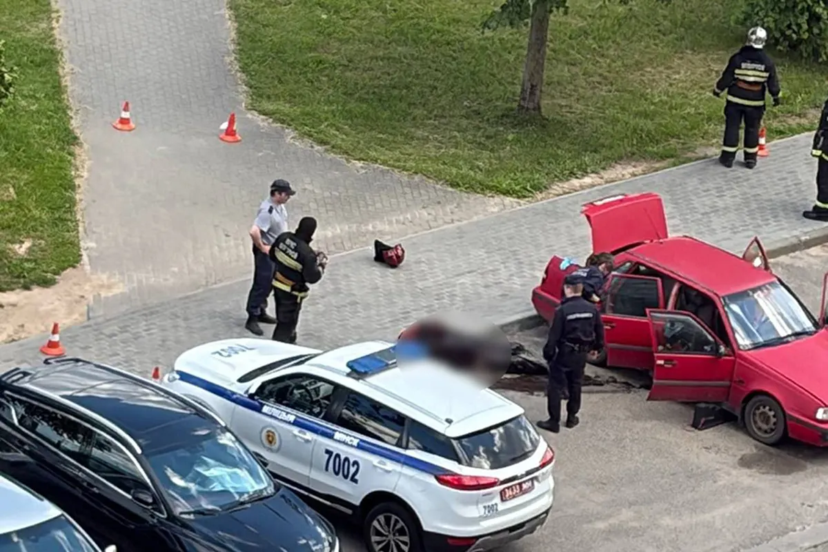 Почувствовали сильный запах: труп мужчины в авто нашли в Минске