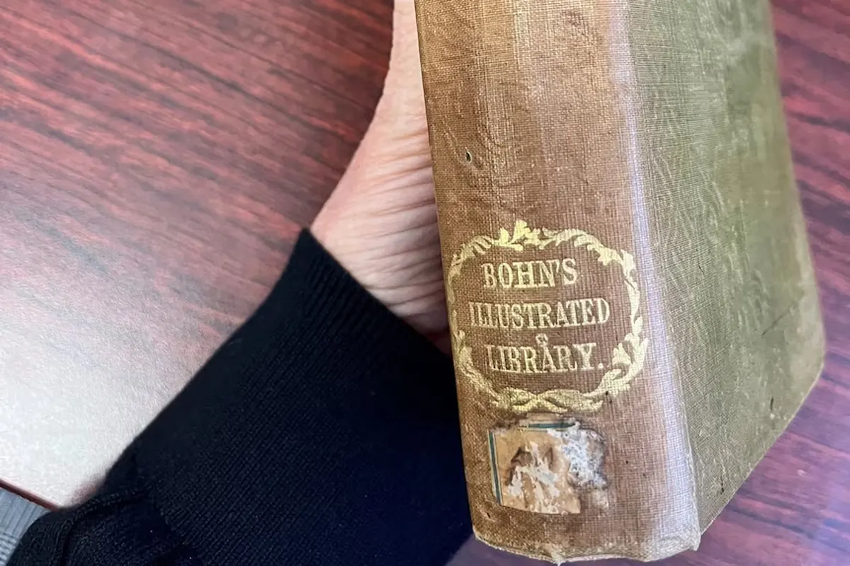 Редкую книгу в библиотеку вернули спустя 150 лет
