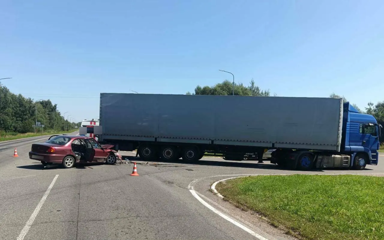Водитель фуры не заметил Kia   ДТП в Барановичах