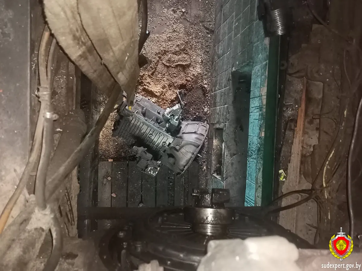 В Кобрине рабочий получил травму упавшей коробкой передач от МАЗа В Кобрине рабочий получил травму упавшей коробкой передач от МАЗа