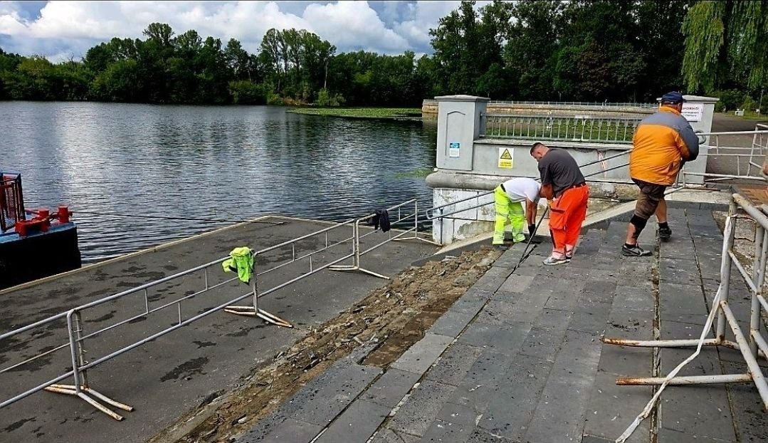 В Бресте обновили центральный спуск к воде на Набережной