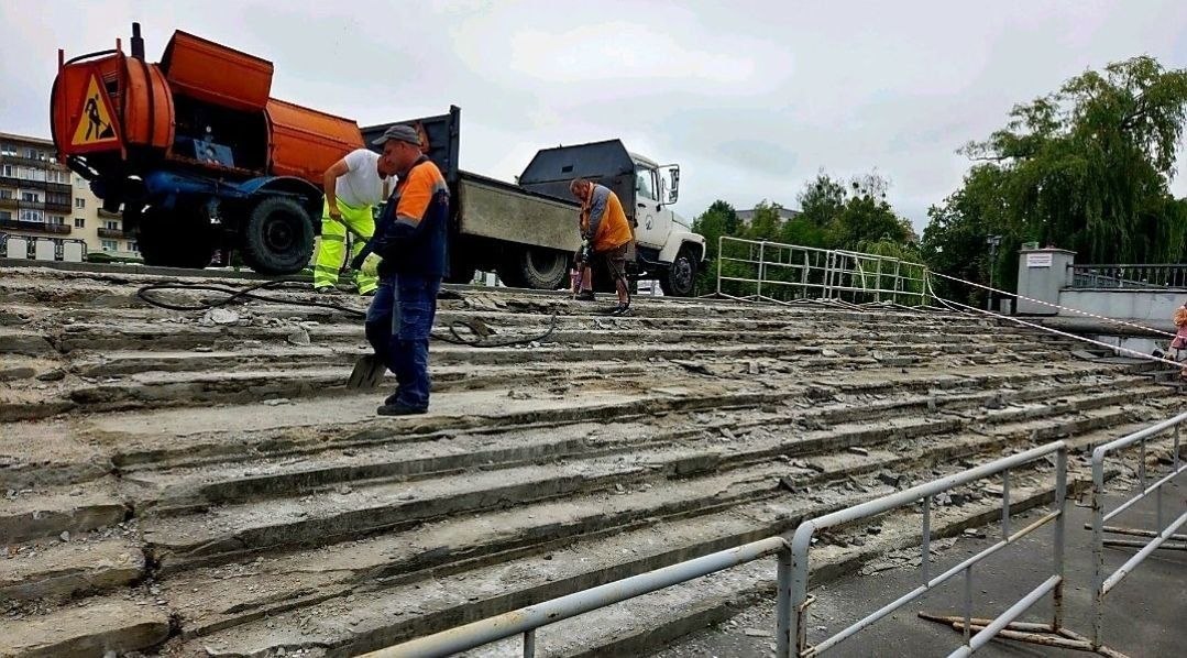 В Бресте обновили центральный спуск к воде на Набережной