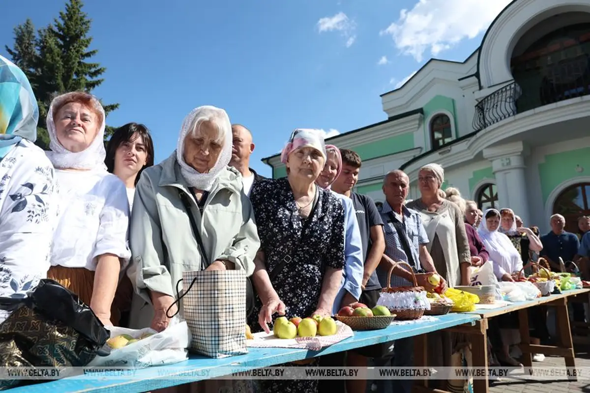 Верующие Бреста встречают Яблочный Спас   фоторепортаж